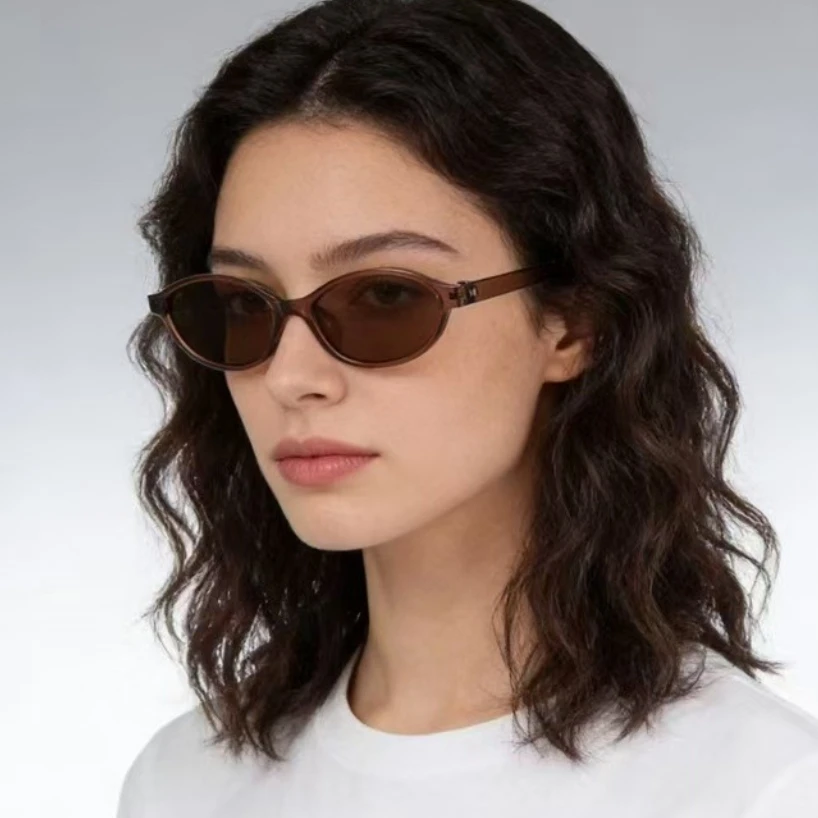 Designer Sunglasses - نظارات شمسية بيضاوية صغيرة للنساء، تصميم