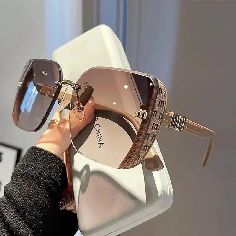 Designer Sunglasses - نظارات شمسية نسائية بتصميم حافة مقطوعة،