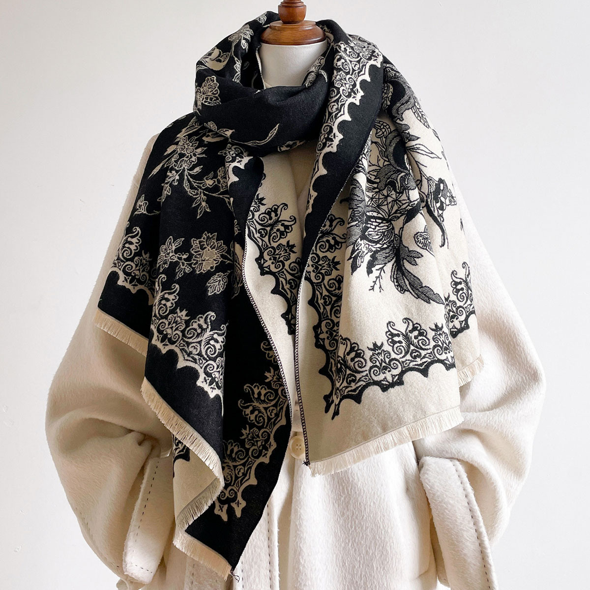 Cashmere Scarf - وشاح نسائي من الكشمير الصناعي مع