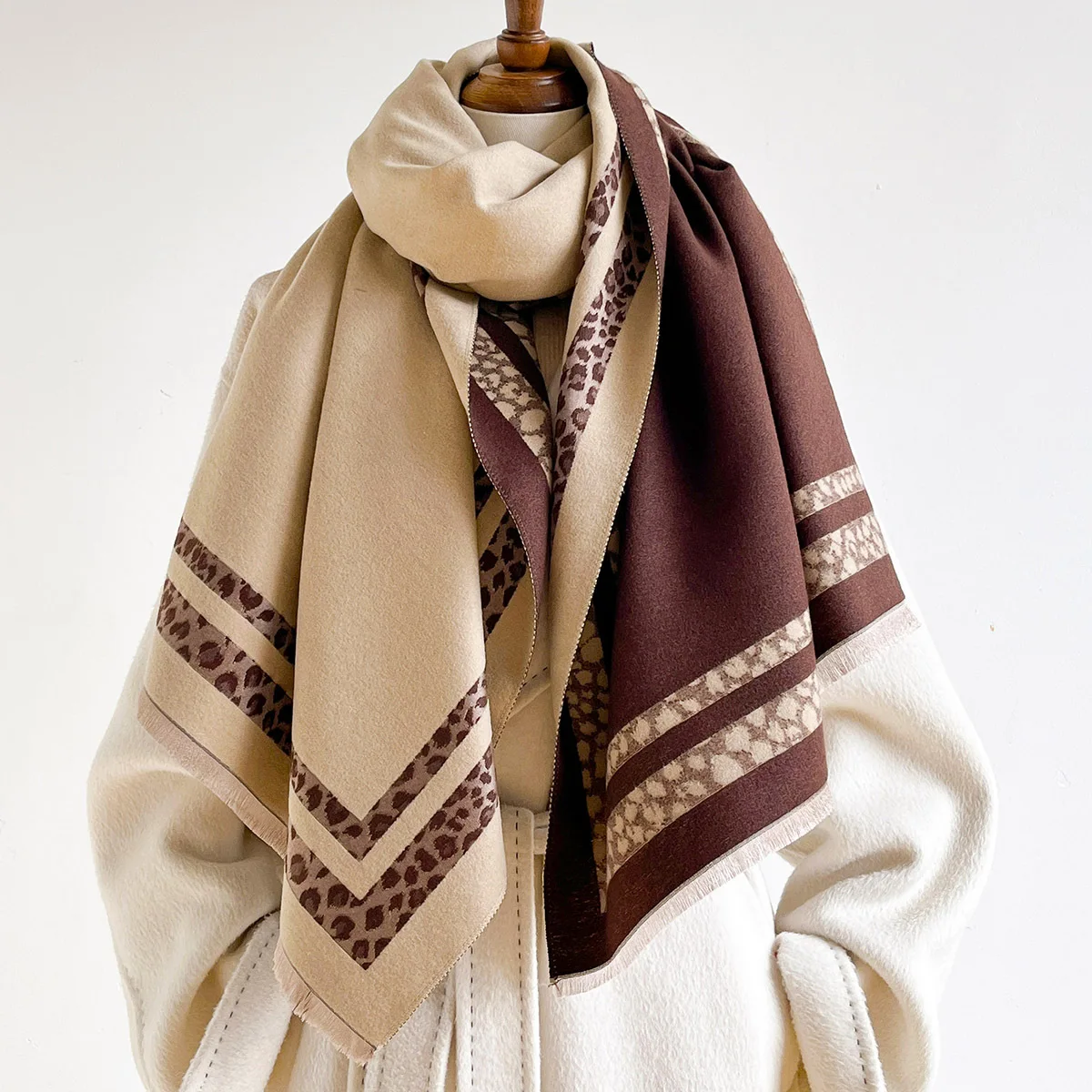 شال شتوي كبير دافئ وقابل للعكس - مراجعة Cashmere Scarf وسعره