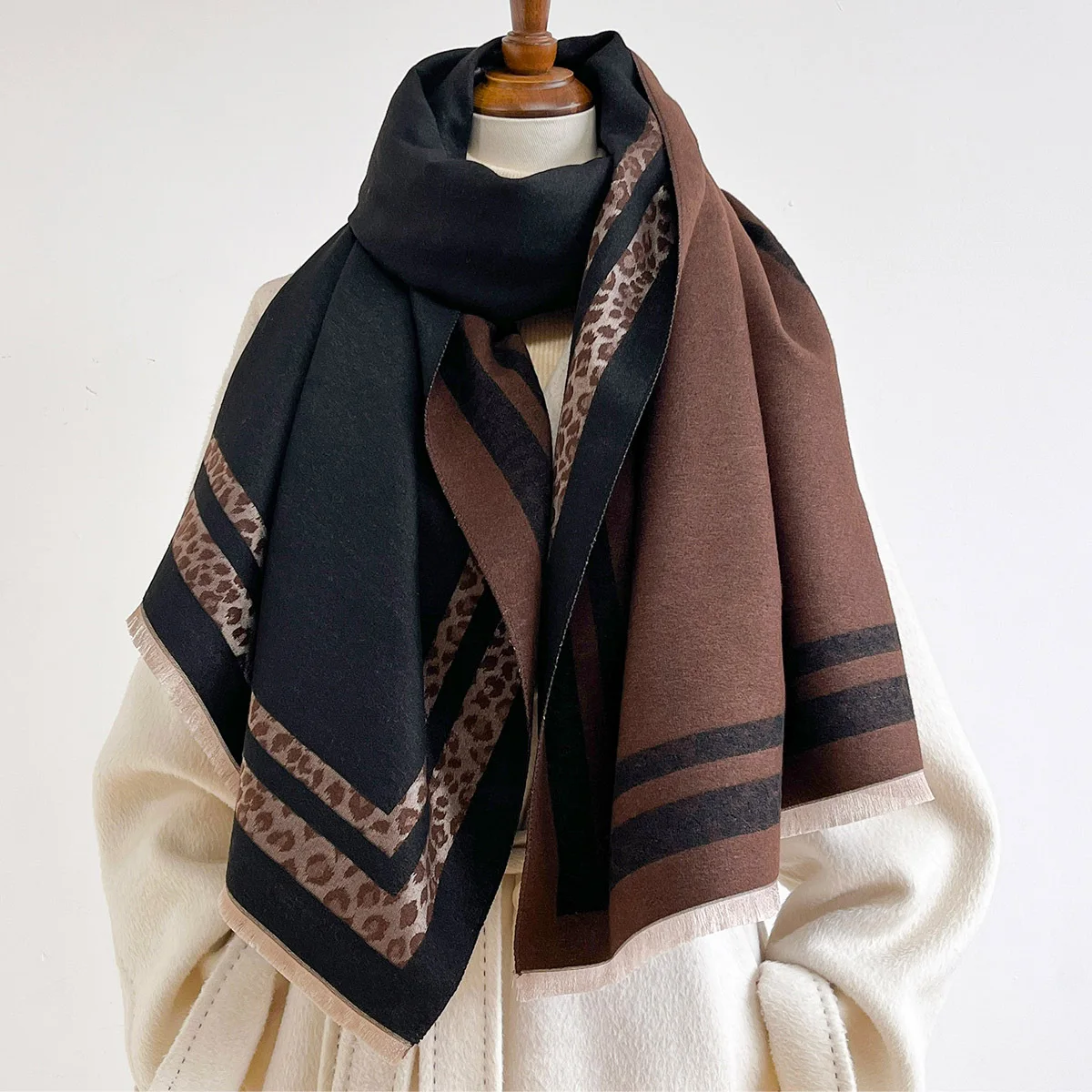 شال شتوي كبير دافئ وقابل للعكس - مراجعة Cashmere Scarf وسعره