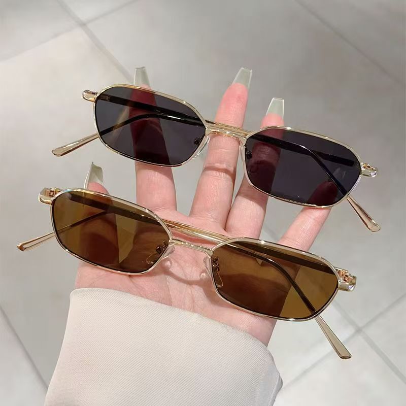 نظارات شمسية جديدة بإطار صغير  - مراجعة Designer Sunglasses وسعره
