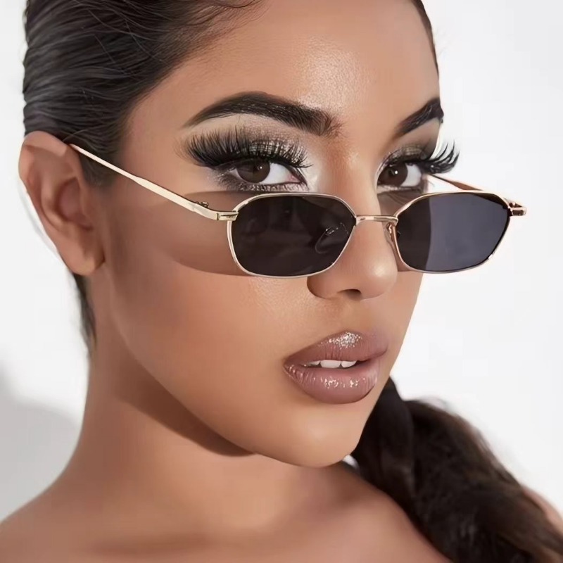 نظارات شمسية جديدة بإطار صغير  - مراجعة Designer Sunglasses وسعره