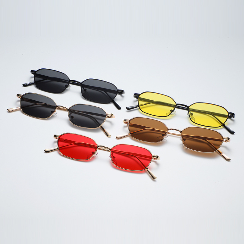نظارات شمسية جديدة بإطار صغير  - مراجعة Designer Sunglasses وسعره