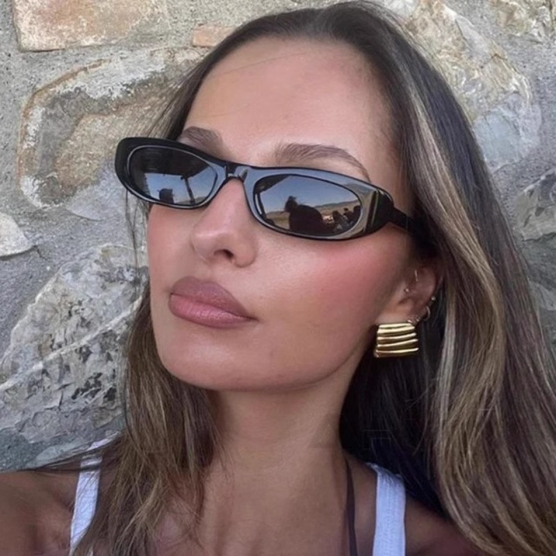 نظارات شمسية بيضاوية بإطار صغي - مراجعة Designer Sunglasses وسعره