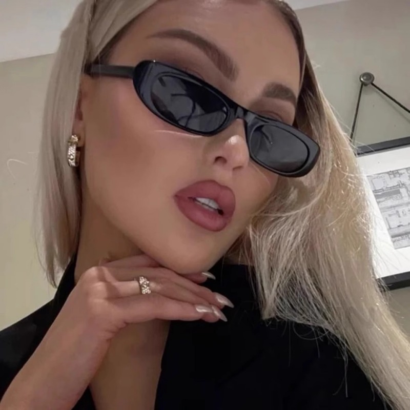 نظارات شمسية بيضاوية بإطار صغي - مراجعة Designer Sunglasses وسعره